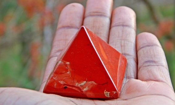 Discover The Crystals You Need To Ground Yourself